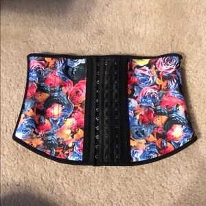 Luxx Curves Waist trainer
